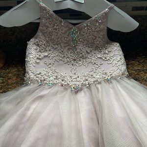 Kids party dress size 8 cinderella says size 6 but my girl is a street size 8